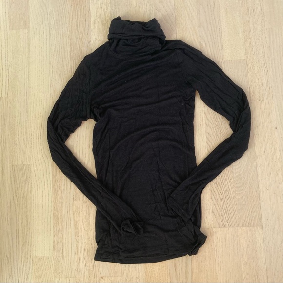 Black turtleneck - Picture 1 of 4